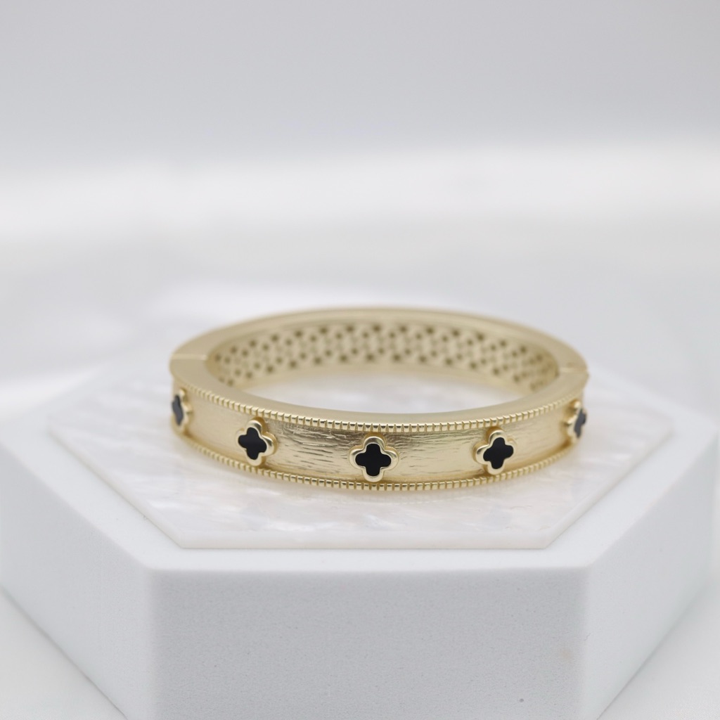 Matte Clover Bangle
